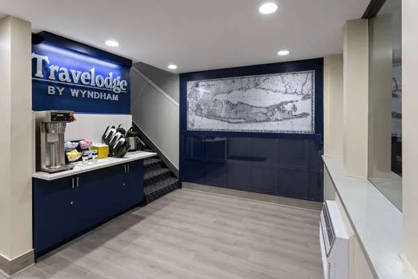 Travelodge by Wyndham Manhasset 4