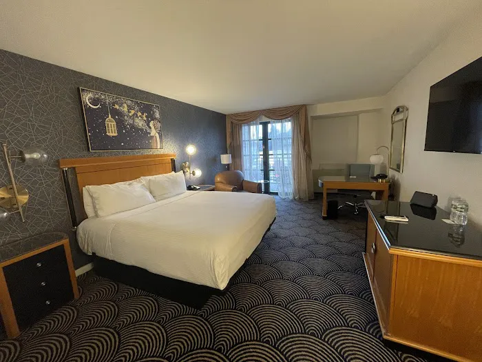Inn At Great Neck 4