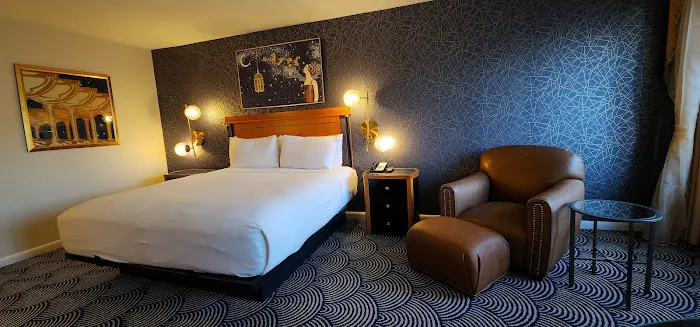 Inn At Great Neck 4
