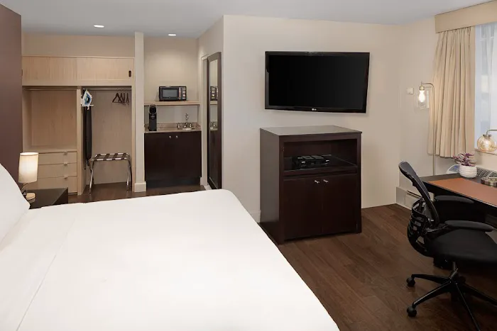 The Andrew Hotel 4