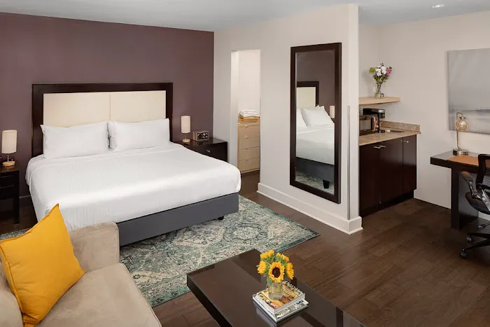 The Andrew Hotel 4