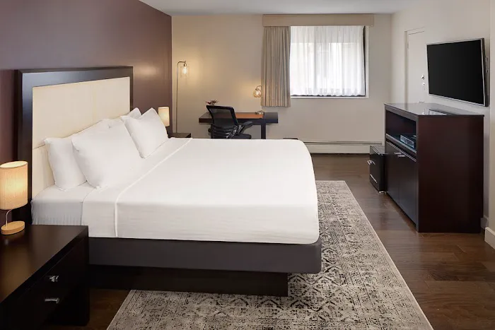 The Andrew Hotel 4