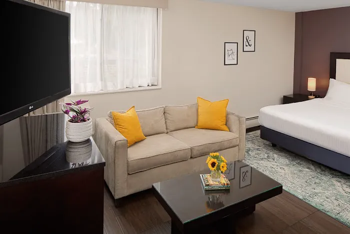 The Andrew Hotel 4