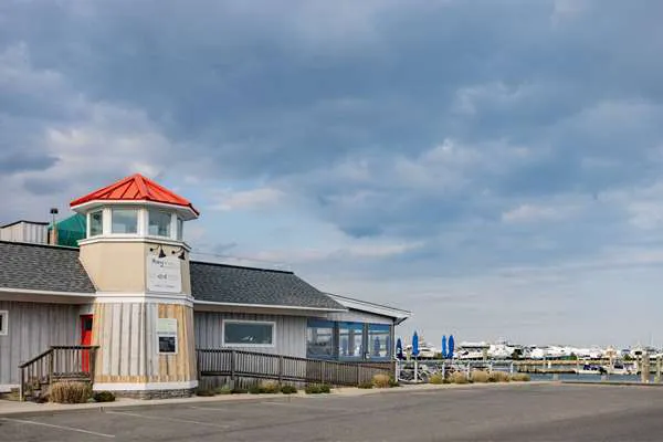 Super 8 by Wyndham Lindenhurst 4