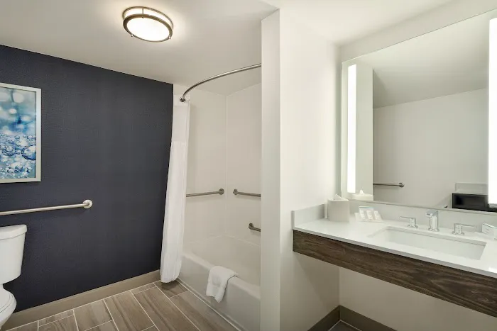 Hilton Garden Inn Melville 4