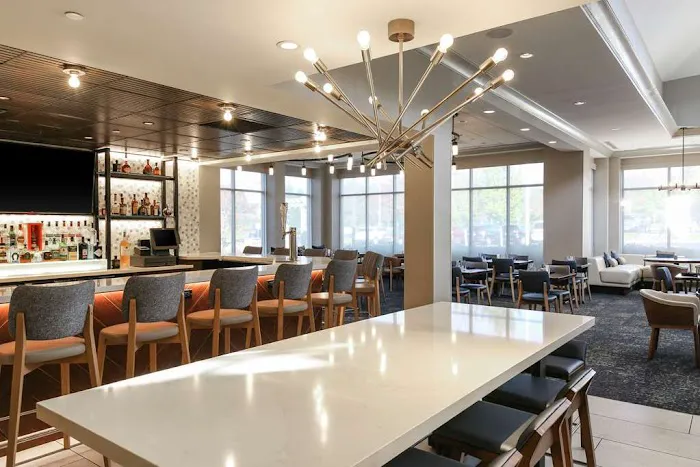 Hilton Garden Inn Melville 4