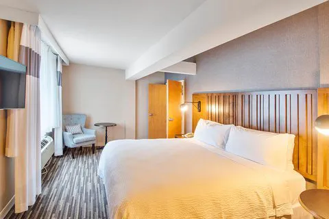 Four Points by Sheraton Melville Long Island 4