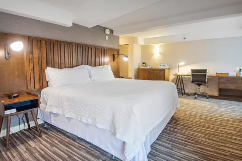 Four Points by Sheraton Melville Long Island 4
