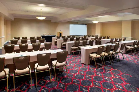 Four Points by Sheraton Melville Long Island 4
