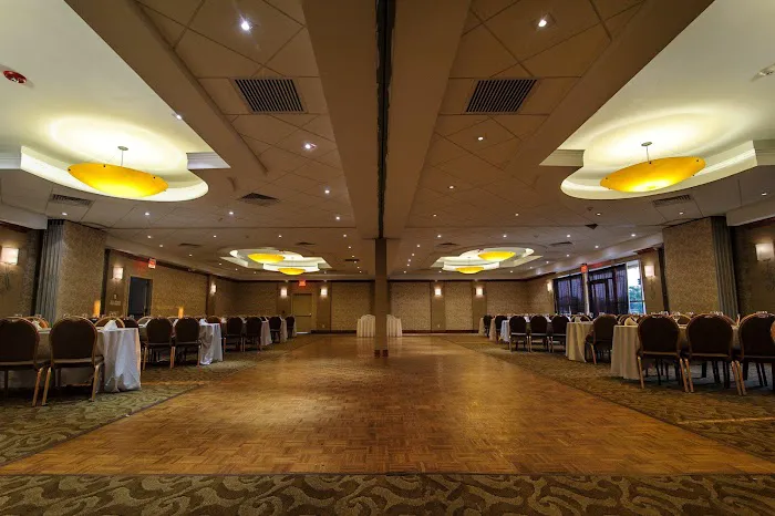 Holiday Inn Plainview-Long Island, an IHG Hotel 4
