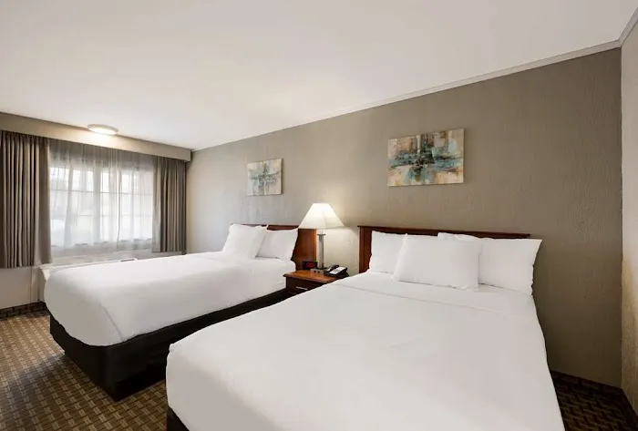 SureStay Plus by Best Western Woodbury Inn 4