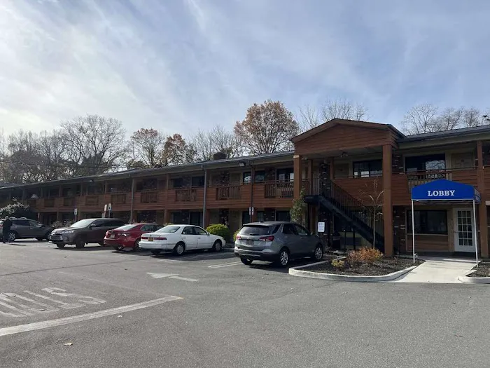 SureStay Plus by Best Western Woodbury Inn 4
