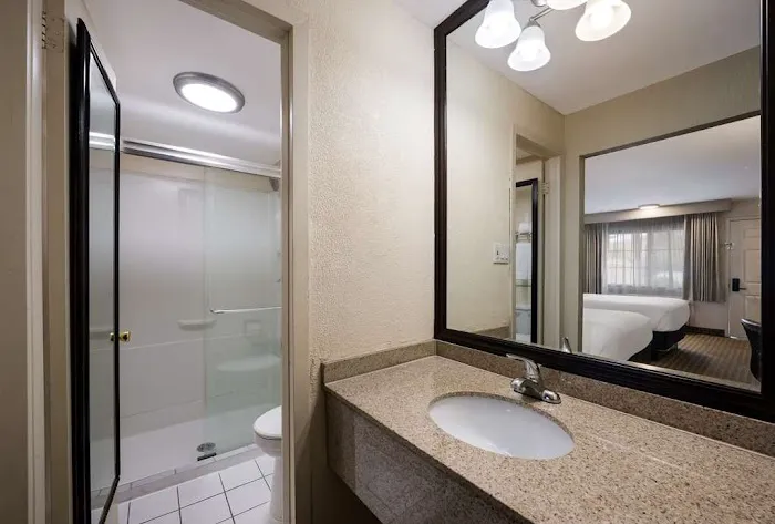 SureStay Plus by Best Western Woodbury Inn 4