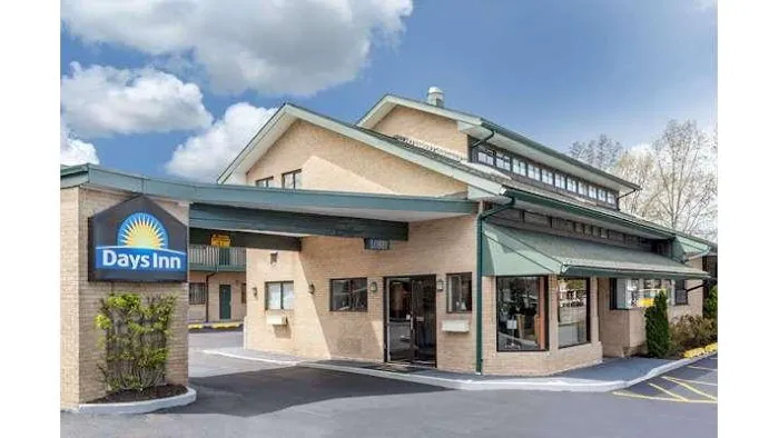 Days Inn by Wyndham Woodbury Long Island 4