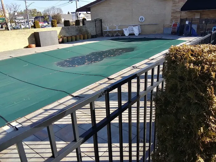 Days Inn by Wyndham Woodbury Long Island 4