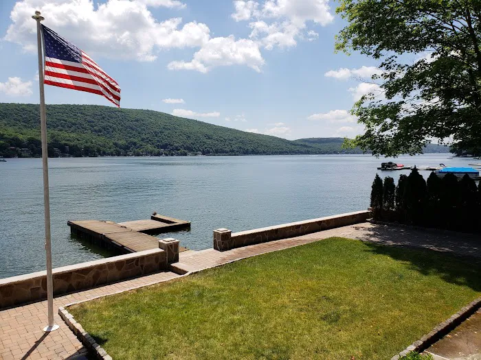 Lakefront Escape Suites 4