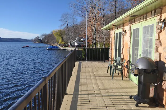 Lakefront Escape Suites 4
