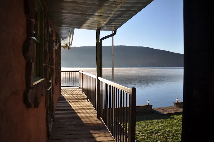 Lakefront Escape Suites 4