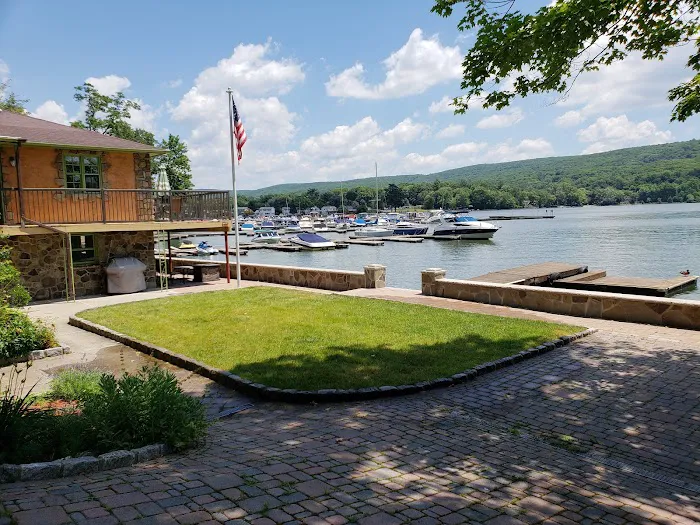 Lakefront Escape Suites 4