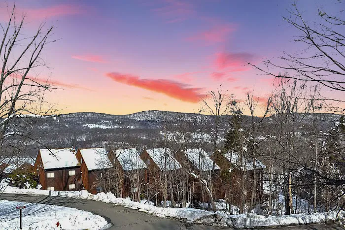 Skylift Lodge Mountain Creek Vernon Airbnb 5