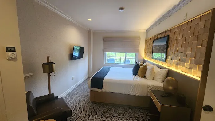 Grand Cascades Lodge 5