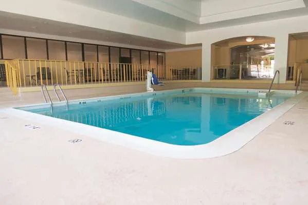 La Quinta Inn & Suites by Wyndham Stamford / New York City 5