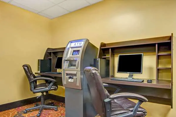 Super 8 by Wyndham Stamford/New York City Area 5