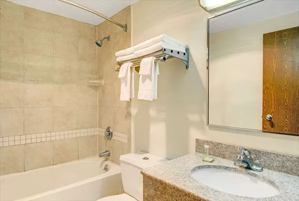 Super 8 by Wyndham Stamford/New York City Area 5