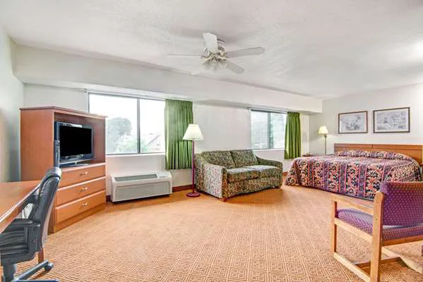 Super 8 by Wyndham Stamford/New York City Area 5