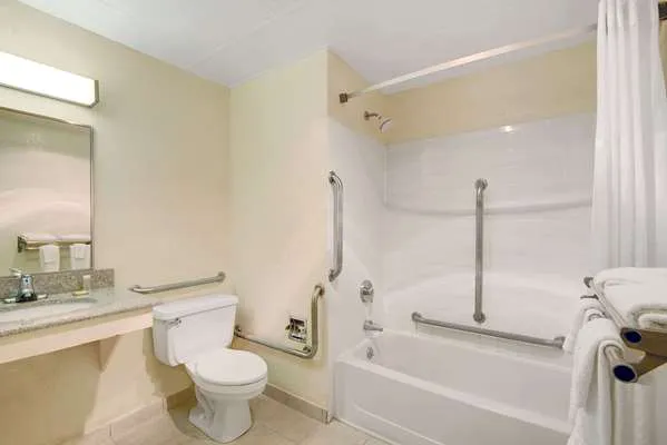 Super 8 by Wyndham Stamford/New York City Area 5