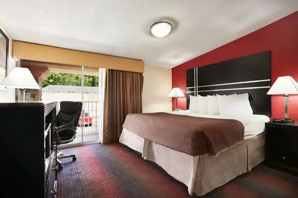 Howard Johnson by Wyndham North Plainfield 4