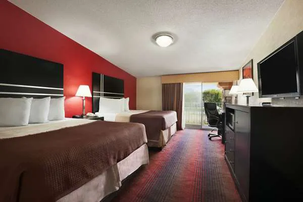 Howard Johnson by Wyndham North Plainfield 4