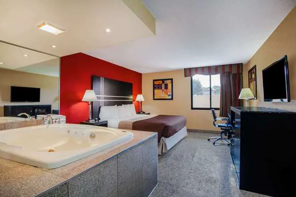Howard Johnson by Wyndham North Plainfield 4