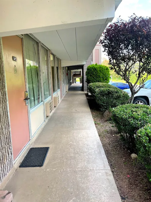 Travelers Inn 5