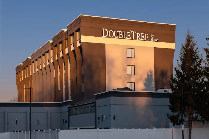 DoubleTree by Hilton Monroe Township Cranbury 4