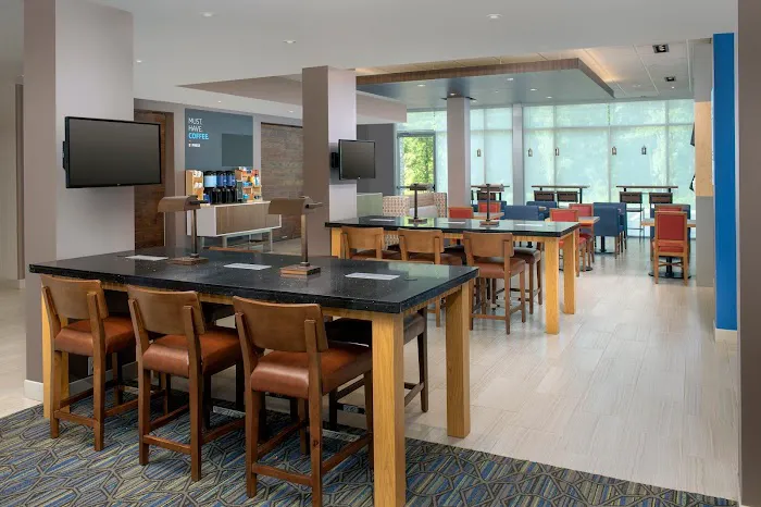 Holiday Inn Express & Suites North Brunswick by IHG 4