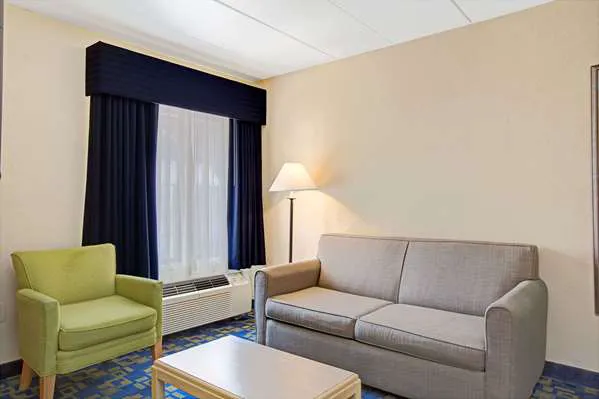 Days Inn by Wyndham East Windsor/Hightstown 4