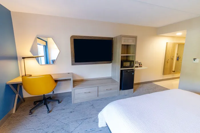 Holiday Inn Express Neptune by IHG 4