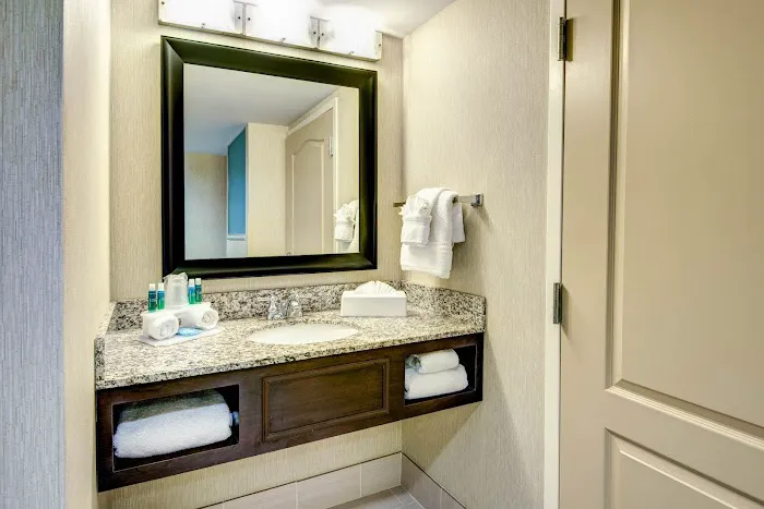 Holiday Inn Express Neptune by IHG 4