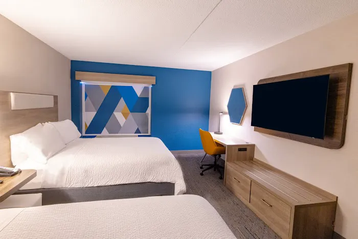 Holiday Inn Express Neptune by IHG 4