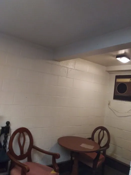 Colonial Motel 4