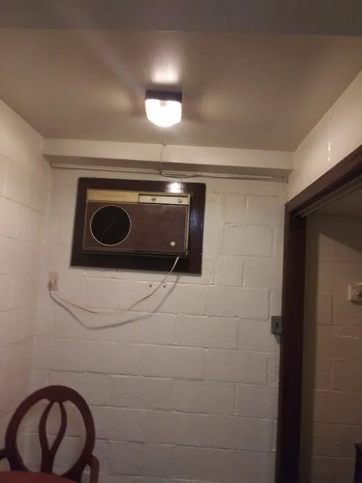Colonial Motel 4