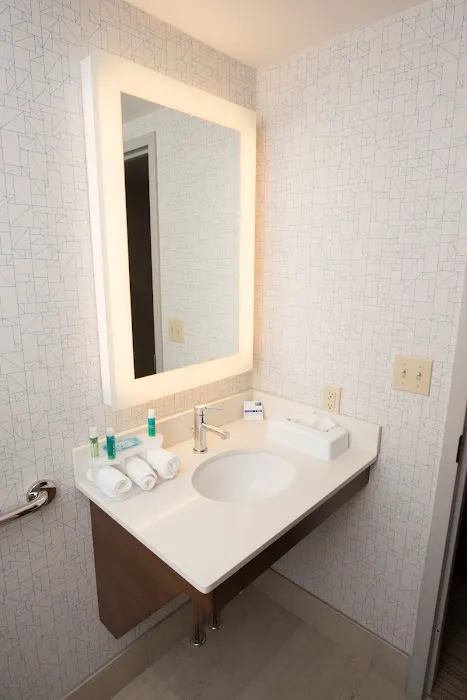 Holiday Inn Express Roslyn - Long Island by IHG 4
