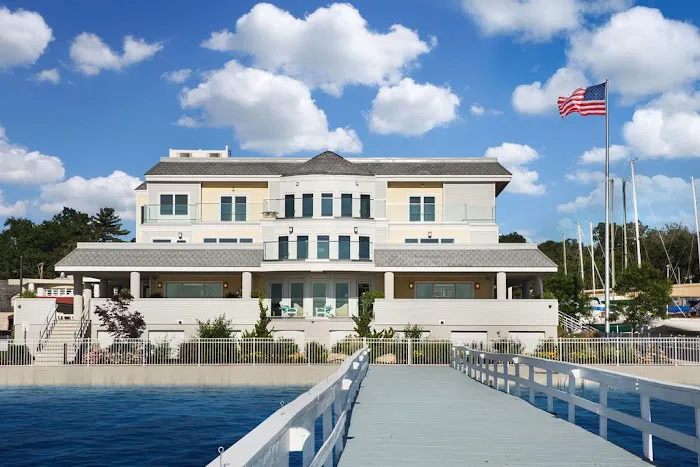 Fathoms Hotel & Marina 4