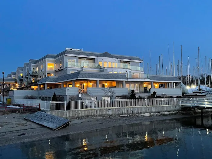 Fathoms Hotel & Marina 4