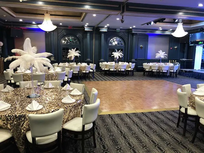 The Roslyn, Tapestry Collection by Hilton 4