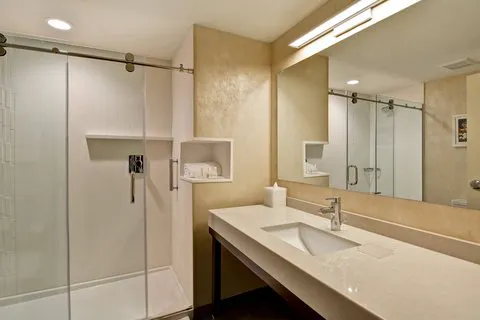 Courtyard by Marriott Long Island Islip/Courthouse Complex 4
