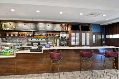 Courtyard by Marriott Long Island Islip/Courthouse Complex 4