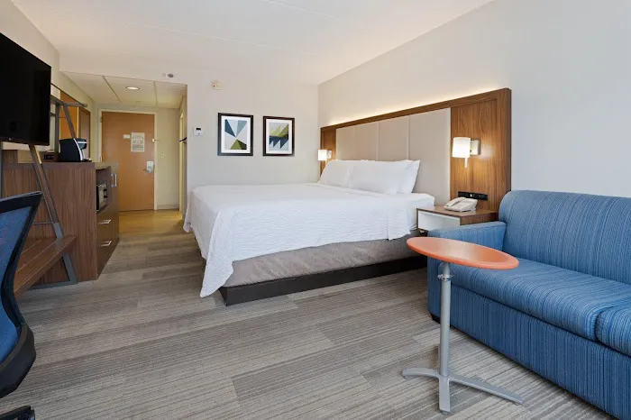 Holiday Inn Express Hauppauge-Long Island by IHG 4