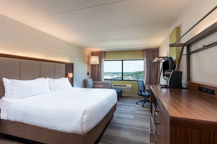 Holiday Inn Express Hauppauge-Long Island by IHG 4